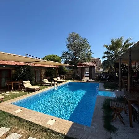 Apartament Charming Poolside Stone